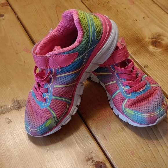 girls fila tennis shoes